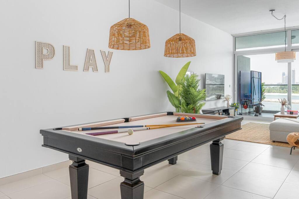 Luxury Palm With Billiard, Pingpong Table And Beach For 4 Apartamento Dubai Exterior foto